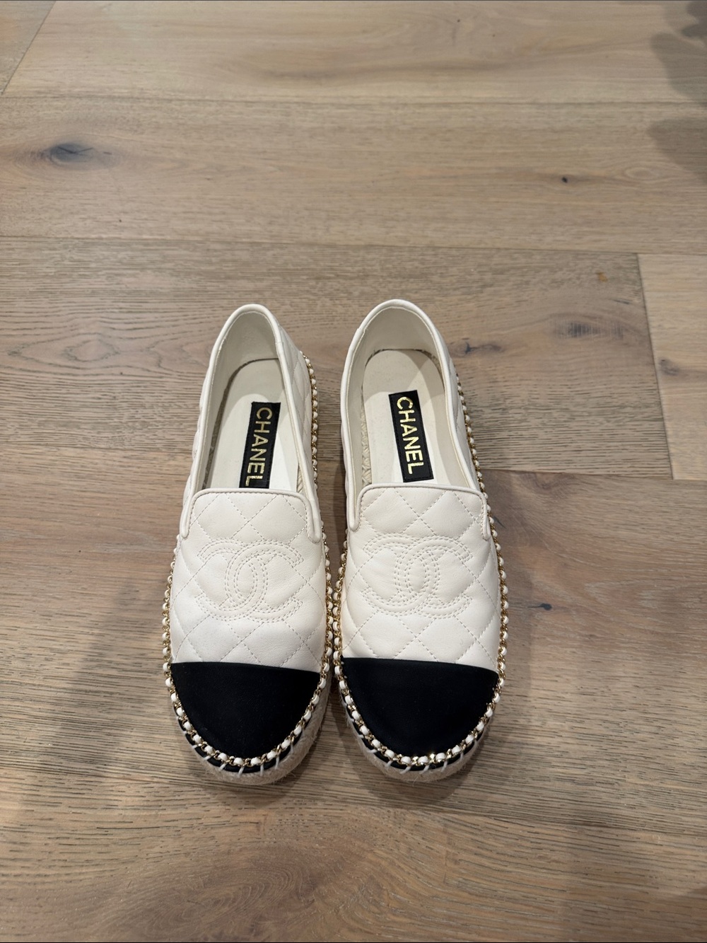 Chanel Women's White & Black Quilted Espadrille Flats size 39 never worn